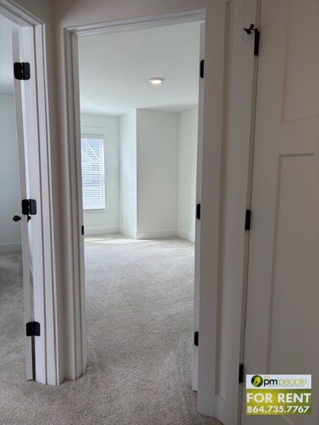 Building Photo - 3/2.5 Townhome in Excellent Greenville/Travelers Rest Location!