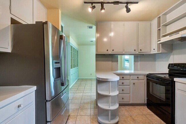 Building Photo - 1703 Rockbridge Ter