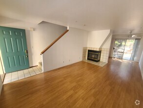 Building Photo - Charming 2 Bedroom Townhouse in Castro Val...