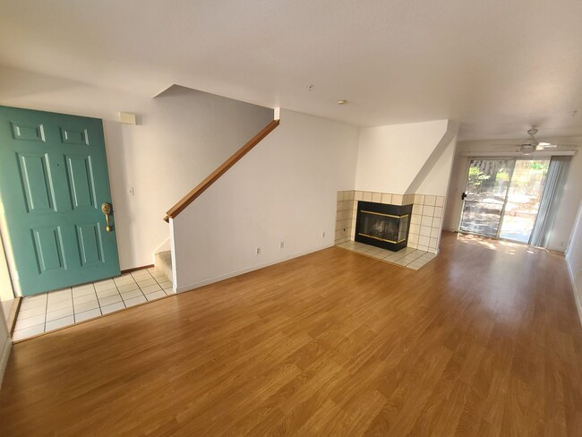 Primary Photo - Charming 2 Bedroom Townhouse in Castro Val...