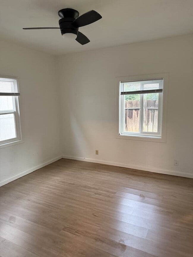 Building Photo - 677 Almond St