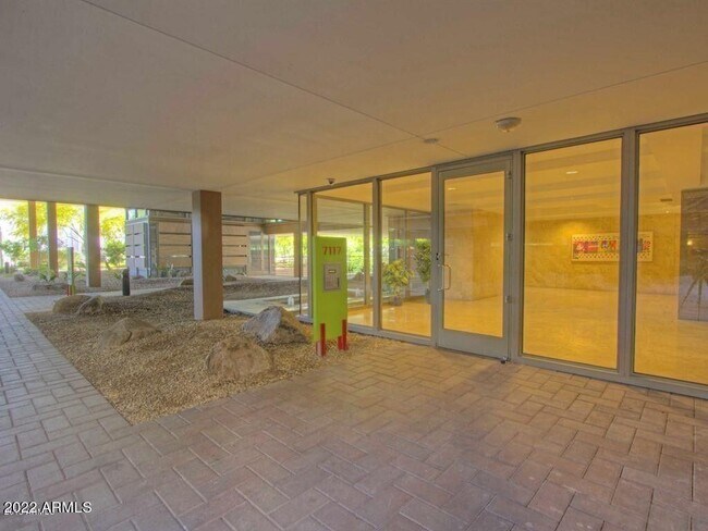 Building Photo - 7117 E Rancho Vista Dr