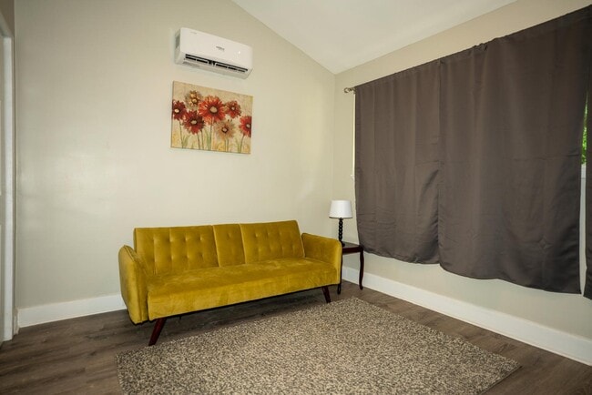 Building Photo - 130 Ella St