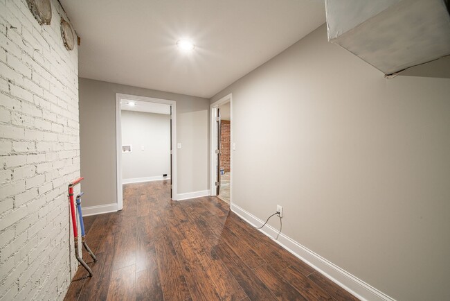 Building Photo - 4 bedroom/3 bath, 3711 sqft in Midtown!