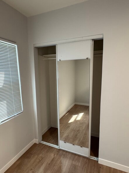 Closet bedroom #2 - 5943 Tujunga Ave