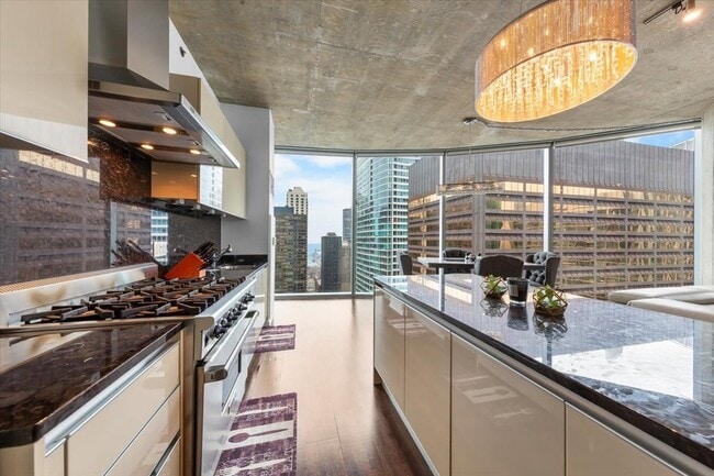 Building Photo - 600 N Fairbanks Ct