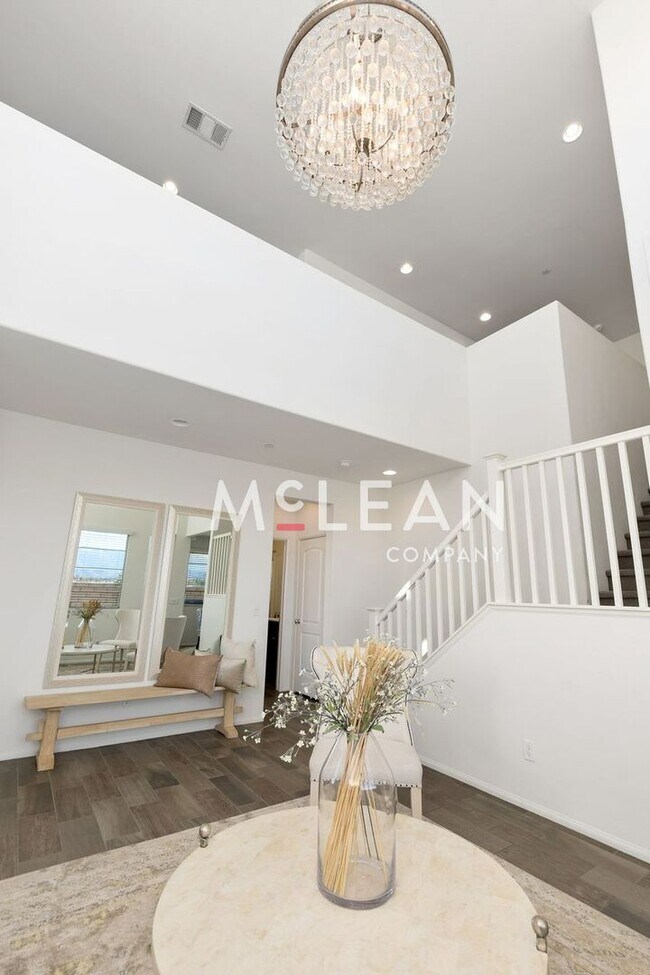 Building Photo - Gorgeous 2-Story 4-Bedroom Home with Loft ...