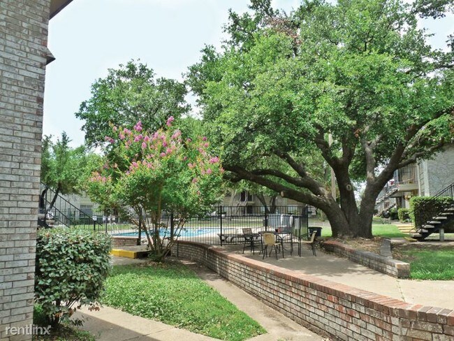 Building Photo - 5522 Woodbrier Dr