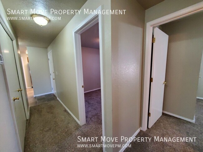 Building Photo - 4418 N Oxbow Pl