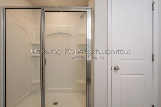 Building Photo - 633 Birchhead Dr