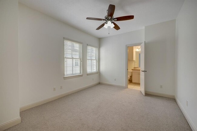 Building Photo - 5972 Inwood Dr