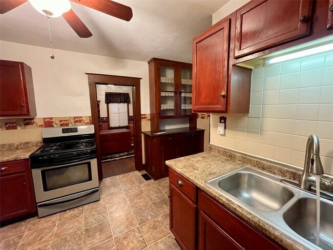 Building Photo - 112 N Roosevelt Ave