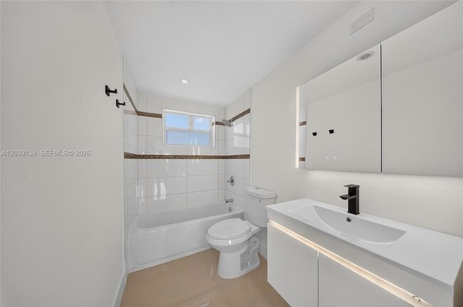 Building Photo - 9351 Fontainebleau Blvd
