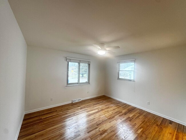 Building Photo - 3640 Tillbury Ave