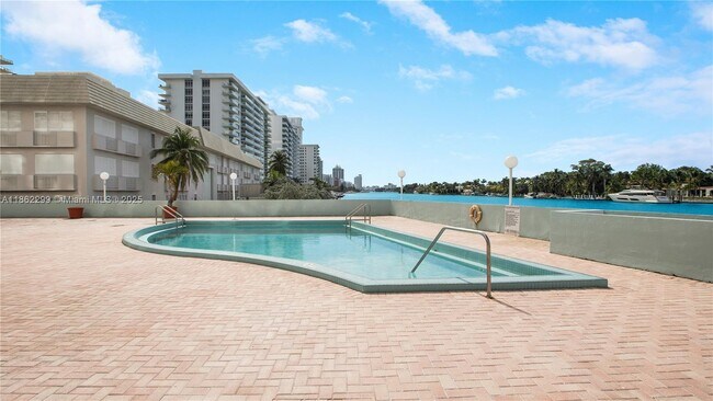 Building Photo - 5838 Collins Ave