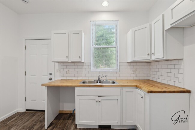 Building Photo - $1,995 - North End 4 Bedroom/ 1.5 bathroom...
