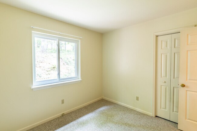 Building Photo - 1476 Gray Stone Court - Millcreek
