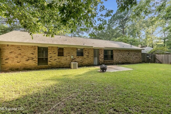 Building Photo - 201 Shadow Cove