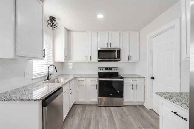 Building Photo - 2704 NW 115th St