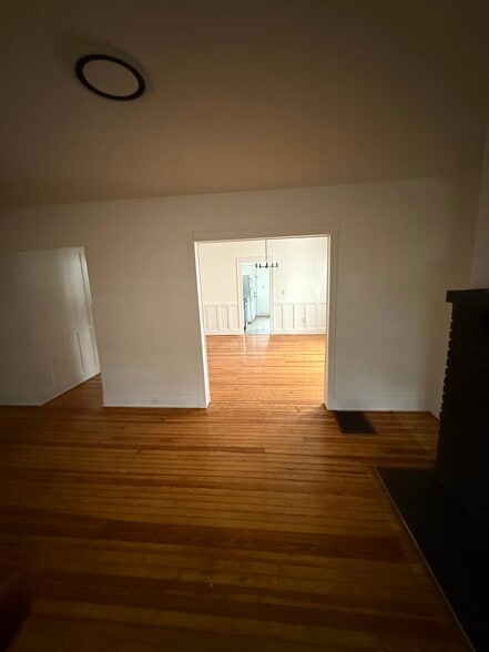 Building Photo - 8436 Burns Ave