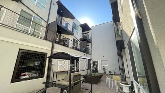 Building Photo - 965 S 200 W