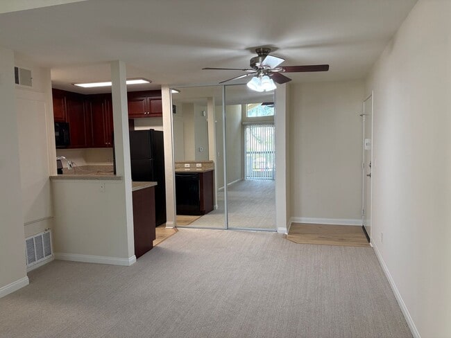 Building Photo - 1 Bedroom Resort Style Living at THE MET! ...