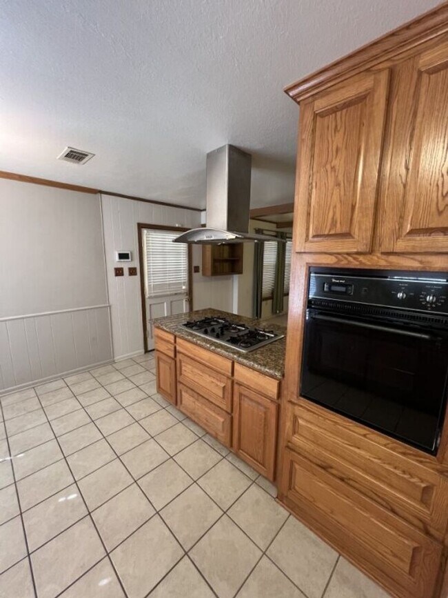 Building Photo - Charming 3-Bed + Office/Flex in Established Sharon Hills Neighborhood