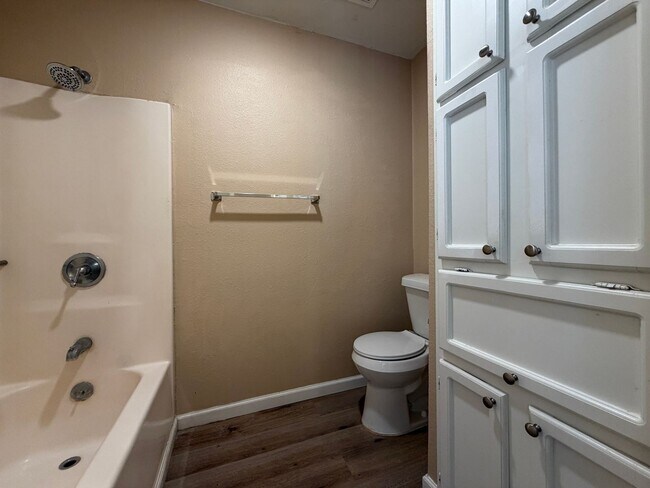 Building Photo - South Side Two Story Townhome!!