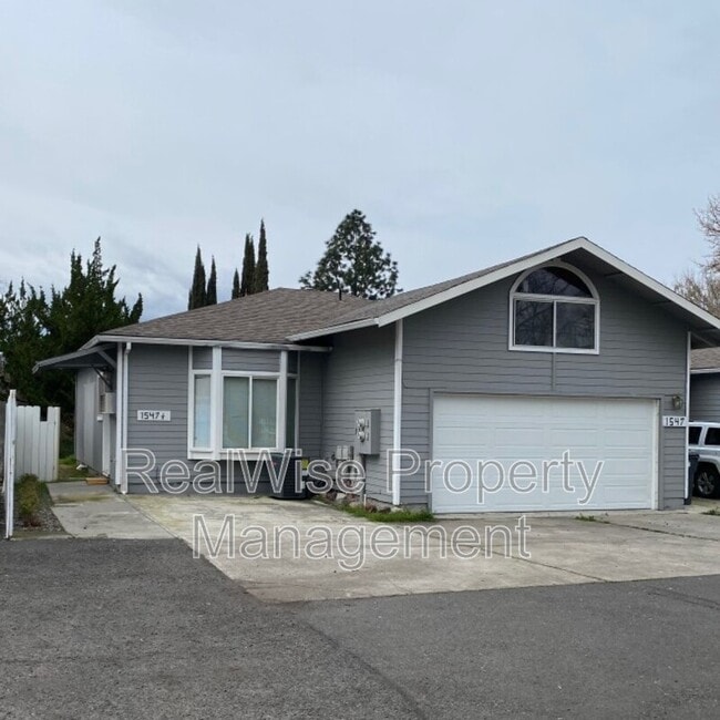 Building Photo - 1547 1/2 Grand Ave