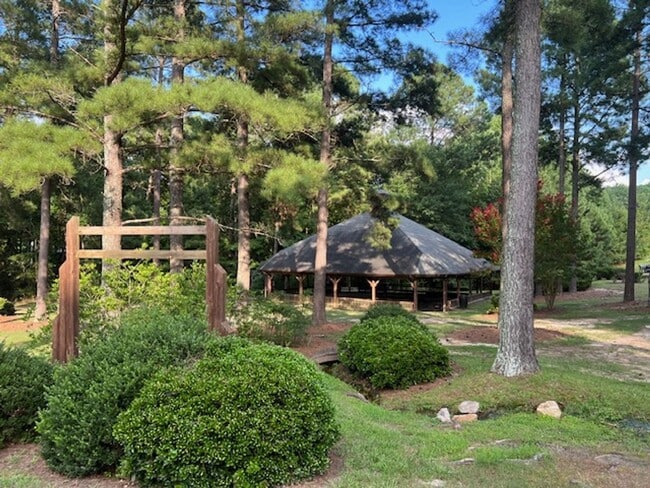 Building Photo - 108 Pine Hawk Dr