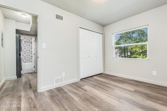 Building Photo - 231 E 16th St