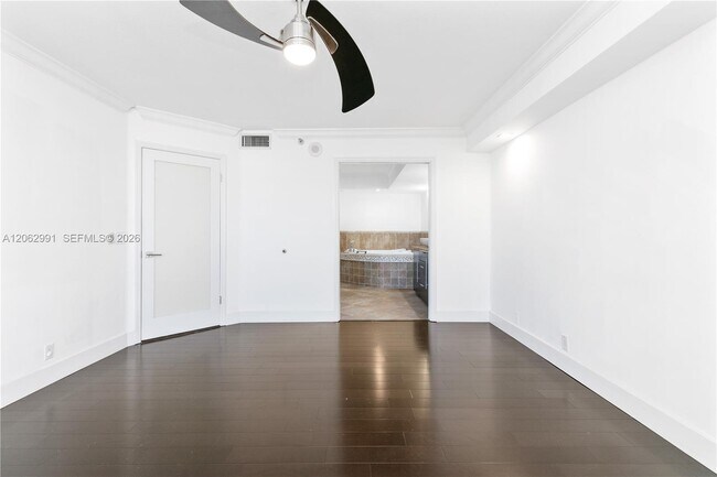 Building Photo - 3500 Mystic Pointe Dr