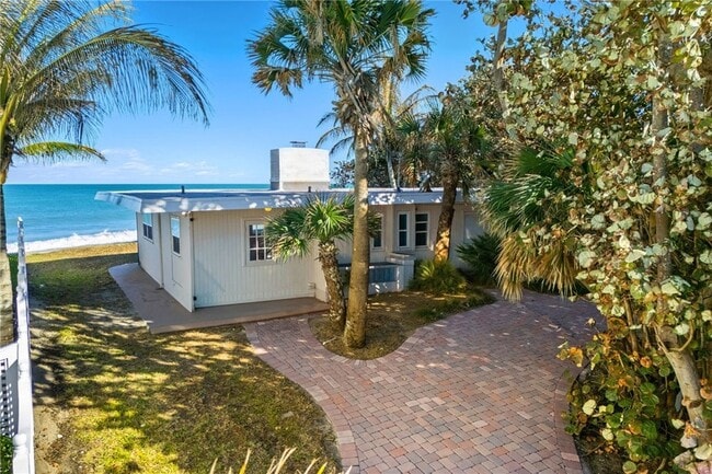 Building Photo - 9556 Doubloon Dr