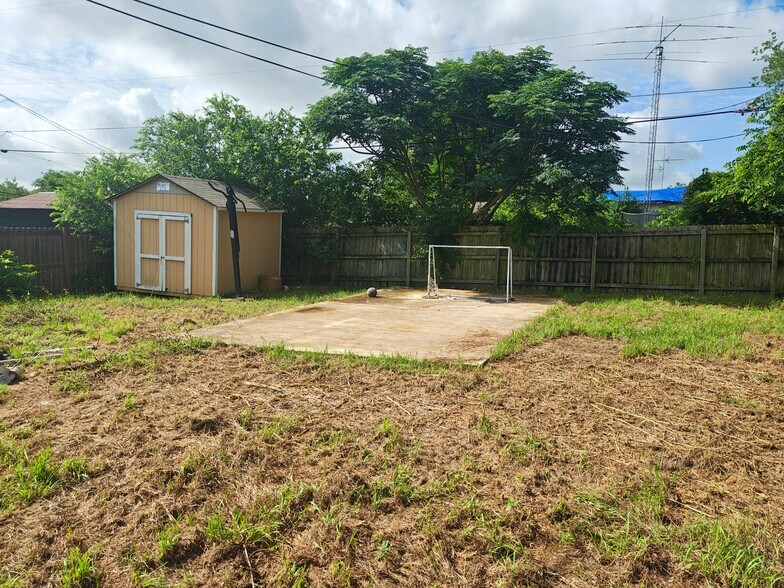 Building Photo - 722 Pennystone Ave