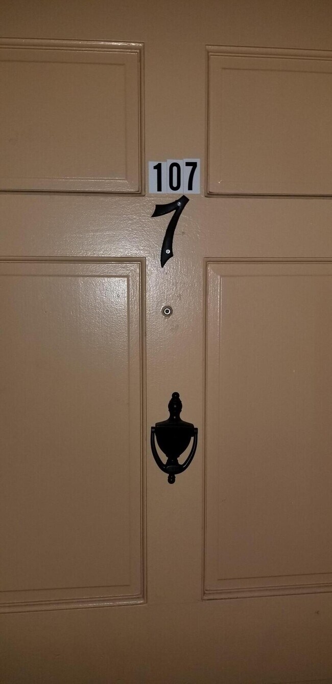 Building Photo - 1600 S N St