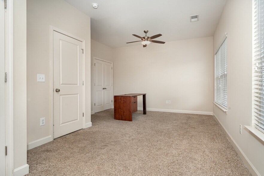 Building Photo - 1915 Fleming Rd