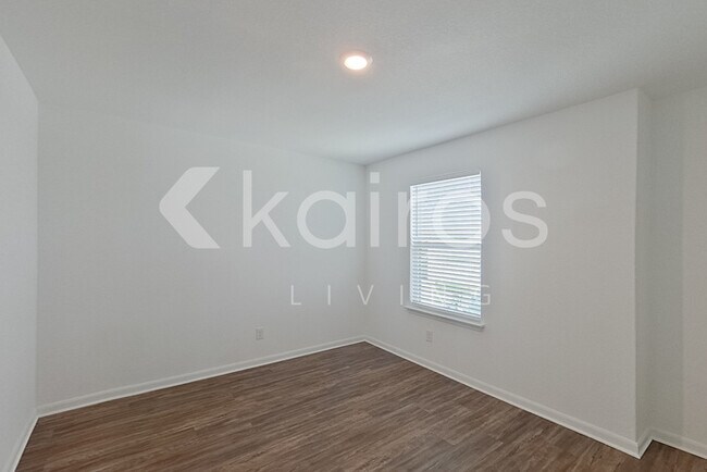 Building Photo - 914 Shady Brk