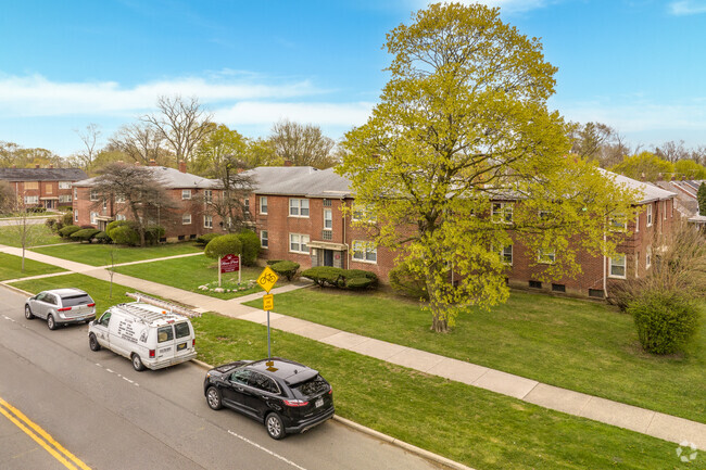 Conveniently Located - Detroit Luxury Living Apartments