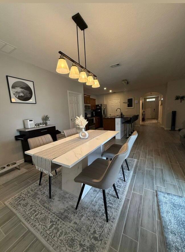 Building Photo - 1495 Lexington Square SW