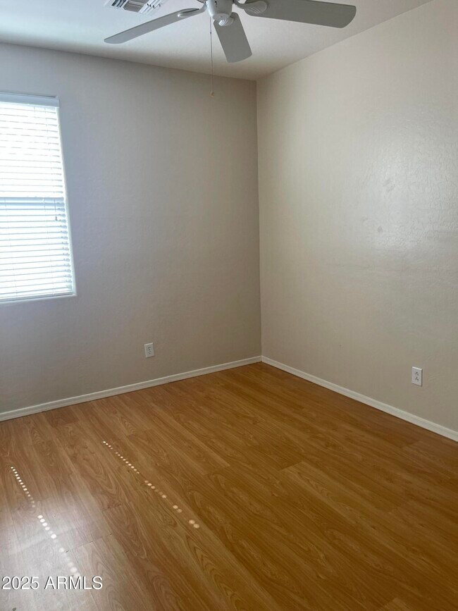 Building Photo - 1528 E Mia Ln