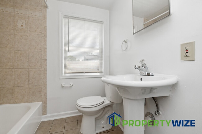 Building Photo - 1250 Walker Ave