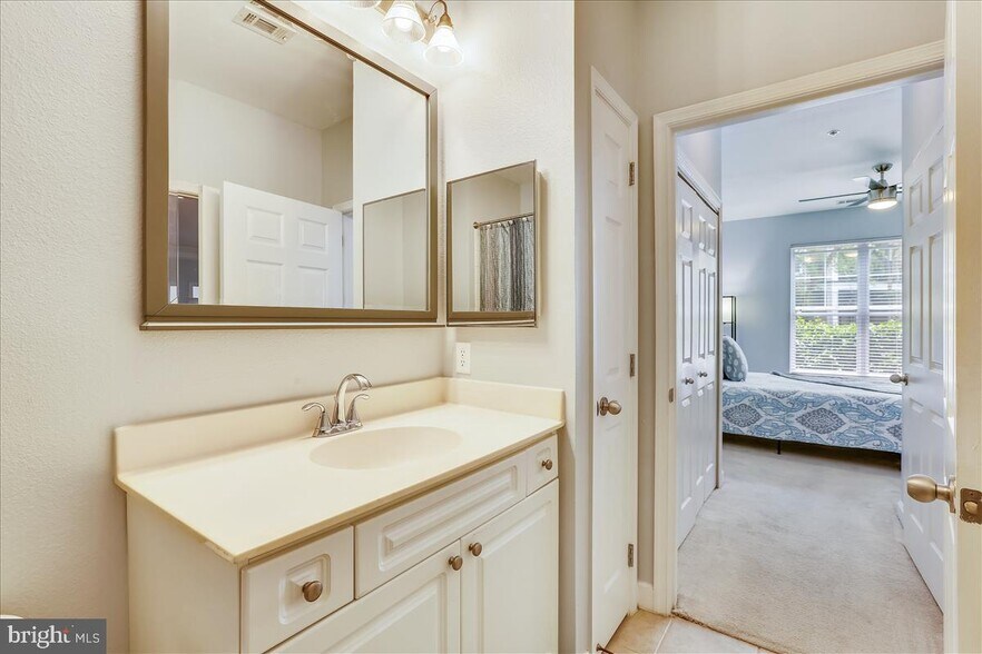 Building Photo - 501 Hungerford Dr