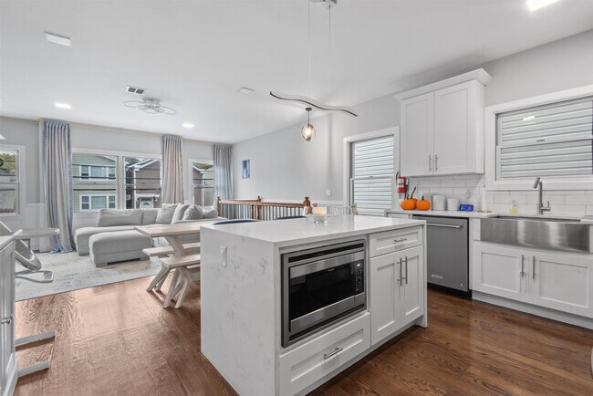 Building Photo - 114 Bleecker St