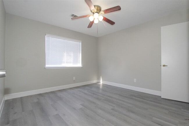 Building Photo - 4611 Silver Fox Dr