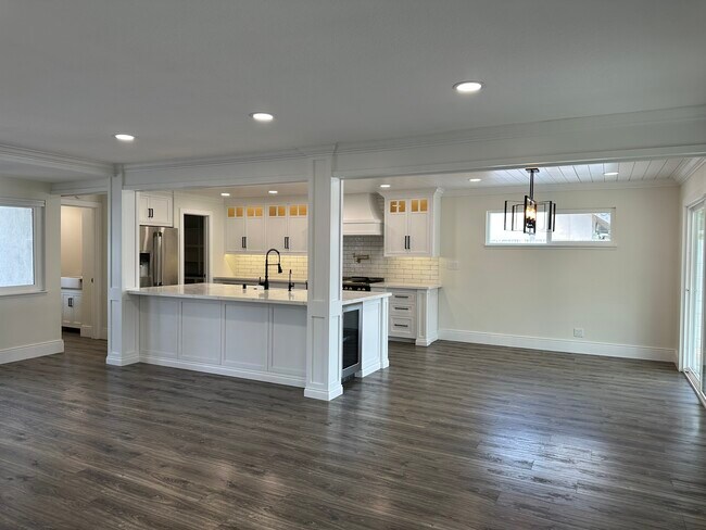 Building Photo - 2748 E Dorothy Pl