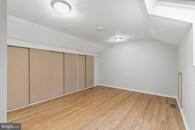 Building Photo - 60 Hampshire Dr