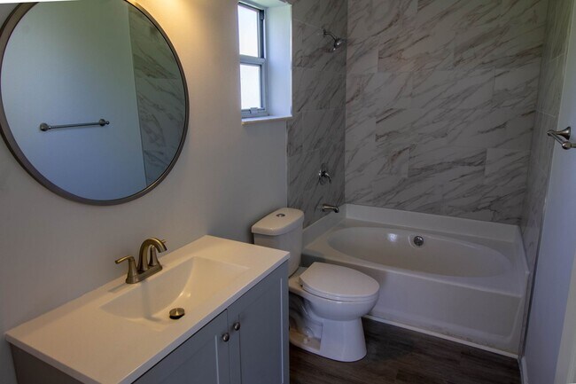 Building Photo - This conveniently located townhome is read...