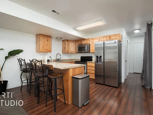 Building Photo - 3 Bedroom/1.5 Bathroom Condo in Provo