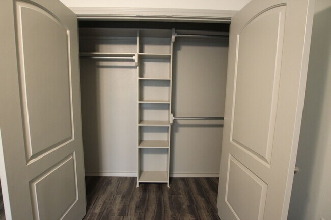 Building Photo - Beautiful 3 Bedroom 2 Bathroom Townhouse in South Tyler!