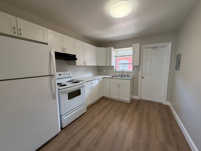 Building Photo - 5LW Apartments